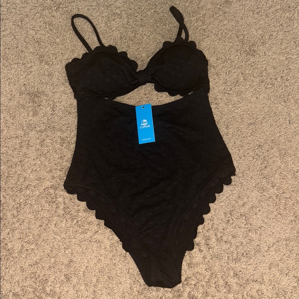 Cupshe Black Scalloped One-Piece Swimsuit size small - Picture 5 of 11